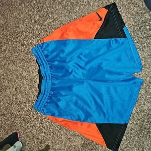 Nike Men's like new large athletic basketball shorts. Used!!